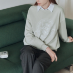 제로스트릿 플라워 레터링 맨투맨 감각적인 여성 기본핏 5컬러 상품 이미지 5